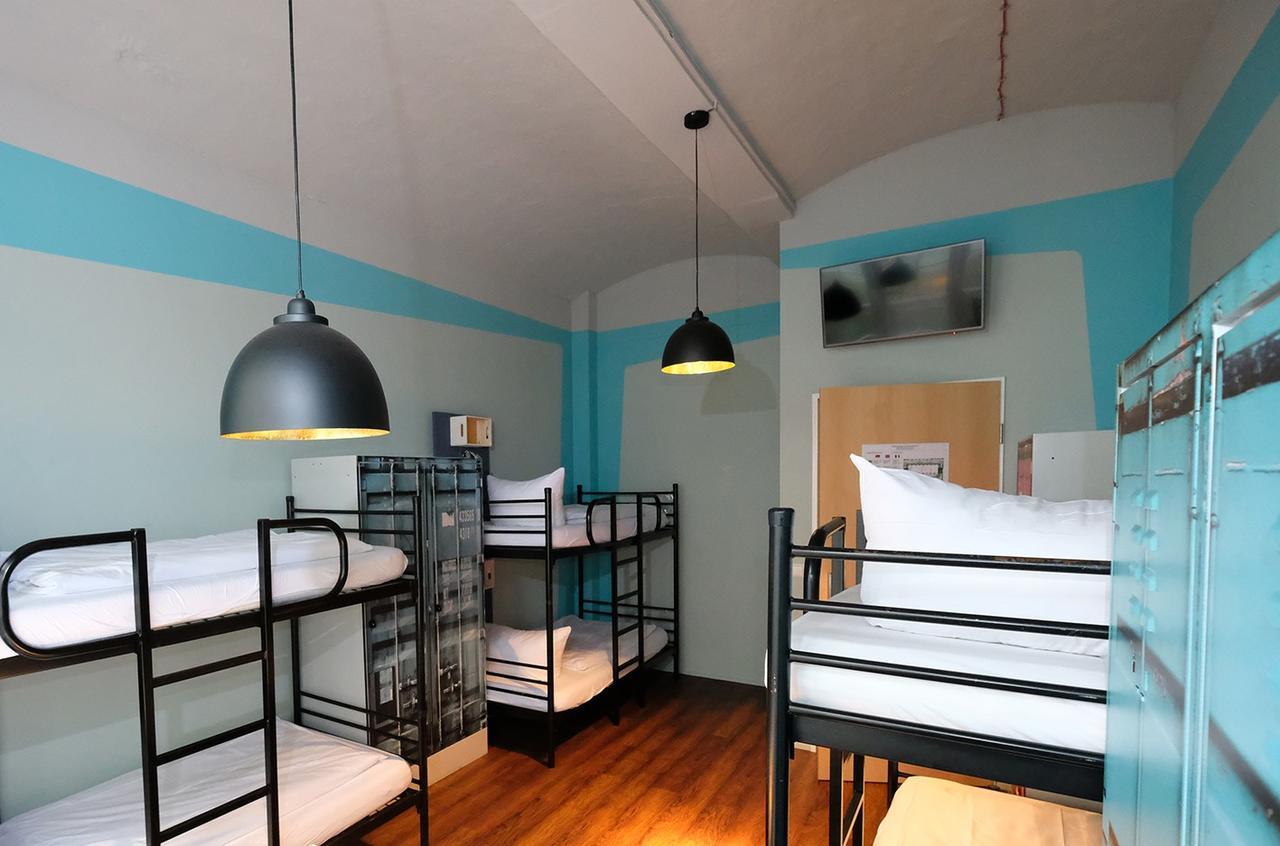 Albergue Singer109 Hostel, & *