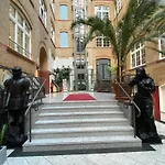 Singer109 Hostel, Hotel & Apartment